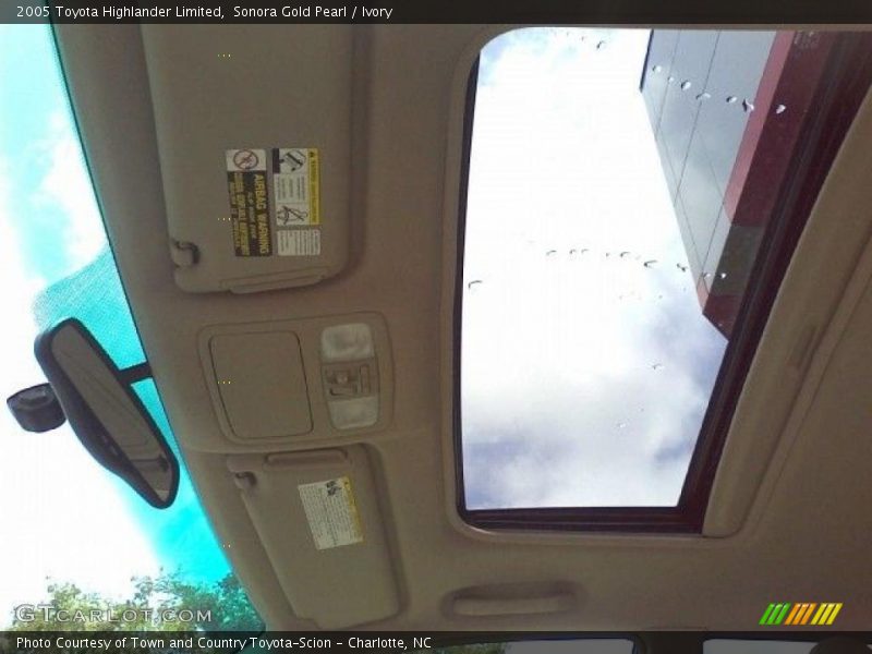 Sonora Gold Pearl / Ivory 2005 Toyota Highlander Limited