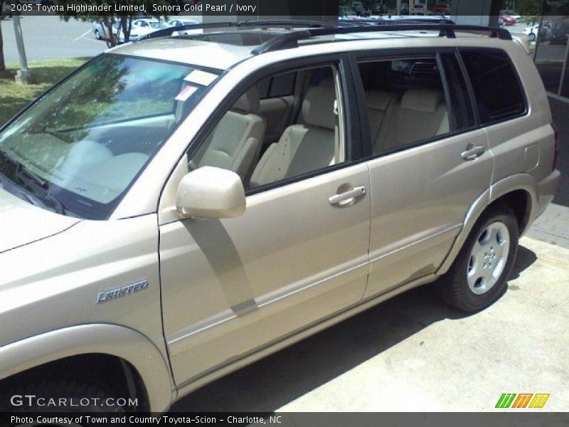 Sonora Gold Pearl / Ivory 2005 Toyota Highlander Limited