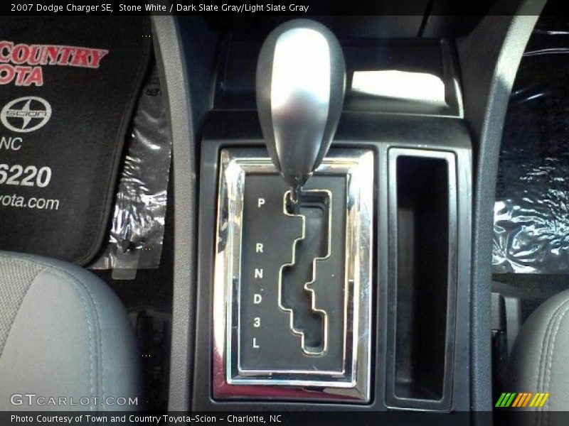 Stone White / Dark Slate Gray/Light Slate Gray 2007 Dodge Charger SE