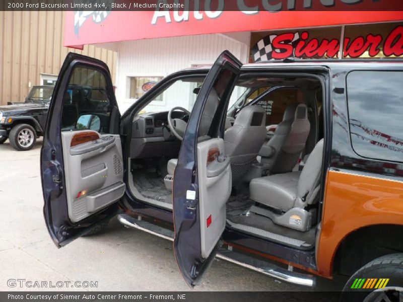 Black / Medium Graphite 2000 Ford Excursion Limited 4x4