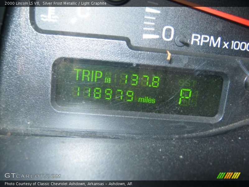 Silver Frost Metallic / Light Graphite 2000 Lincoln LS V8