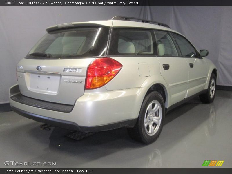 Champagne Gold Opal / Warm Ivory Tweed 2007 Subaru Outback 2.5i Wagon