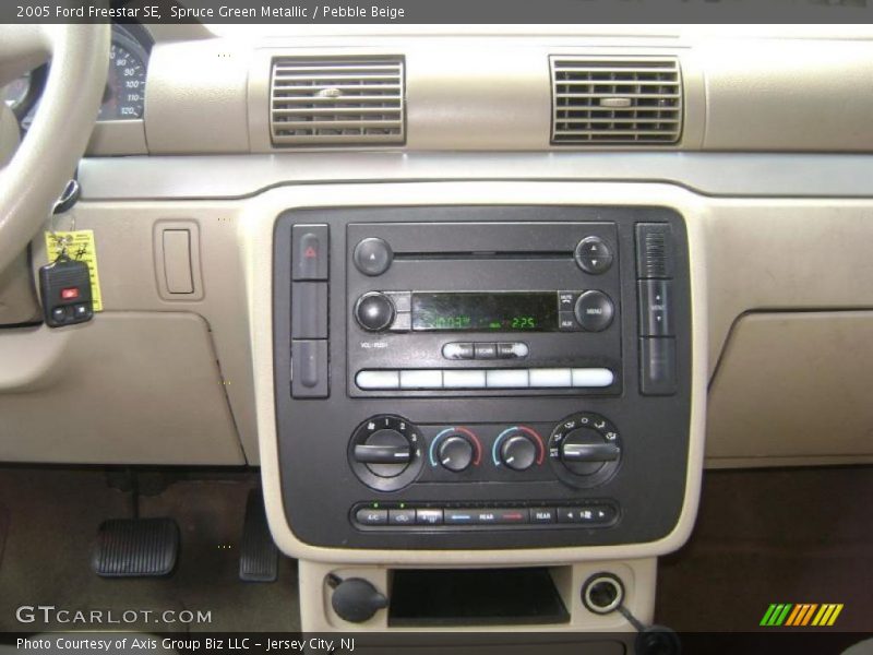 Spruce Green Metallic / Pebble Beige 2005 Ford Freestar SE
