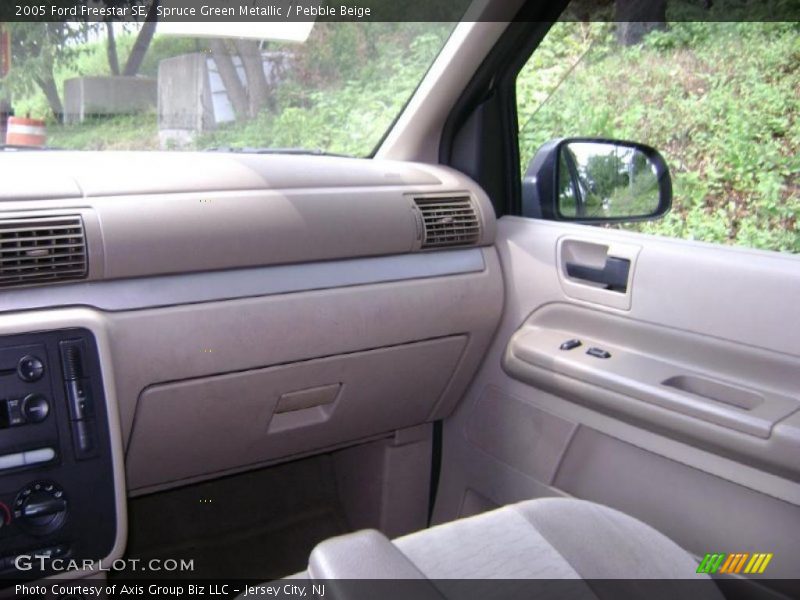 Spruce Green Metallic / Pebble Beige 2005 Ford Freestar SE