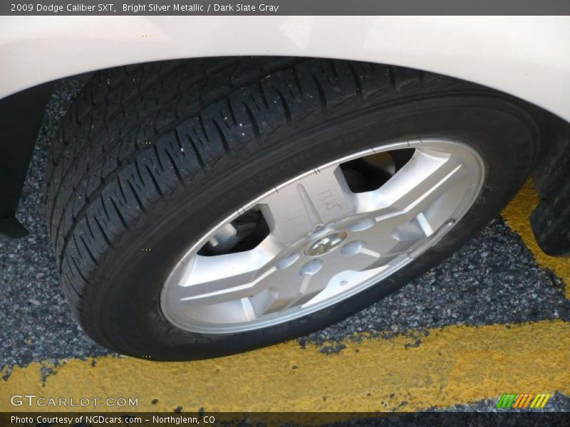 Bright Silver Metallic / Dark Slate Gray 2009 Dodge Caliber SXT