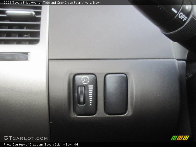 Tideland Gray Green Pearl / Ivory/Brown 2005 Toyota Prius Hybrid