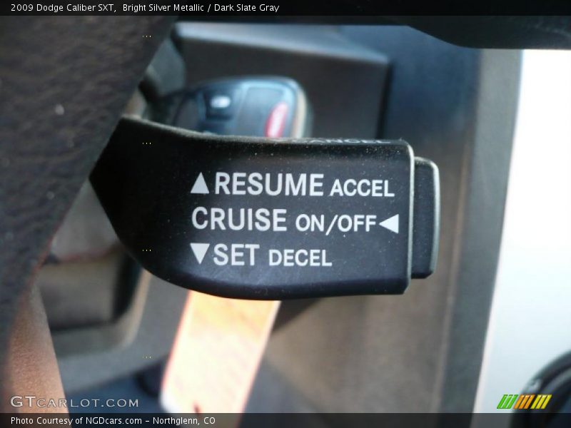 Bright Silver Metallic / Dark Slate Gray 2009 Dodge Caliber SXT