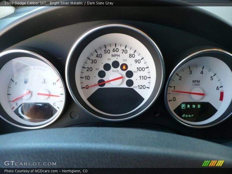 Bright Silver Metallic / Dark Slate Gray 2009 Dodge Caliber SXT