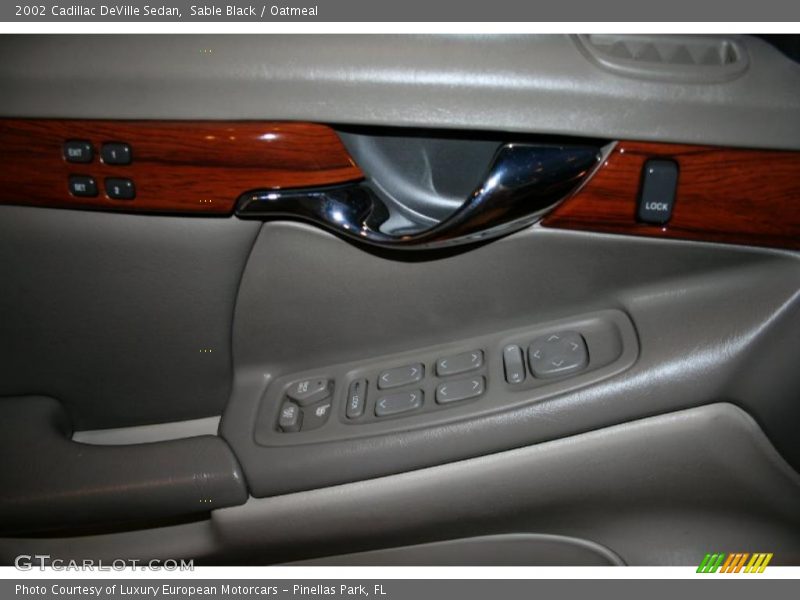 Sable Black / Oatmeal 2002 Cadillac DeVille Sedan