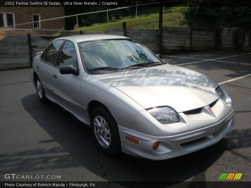 Ultra Silver Metallic / Graphite 2002 Pontiac Sunfire SE Sedan