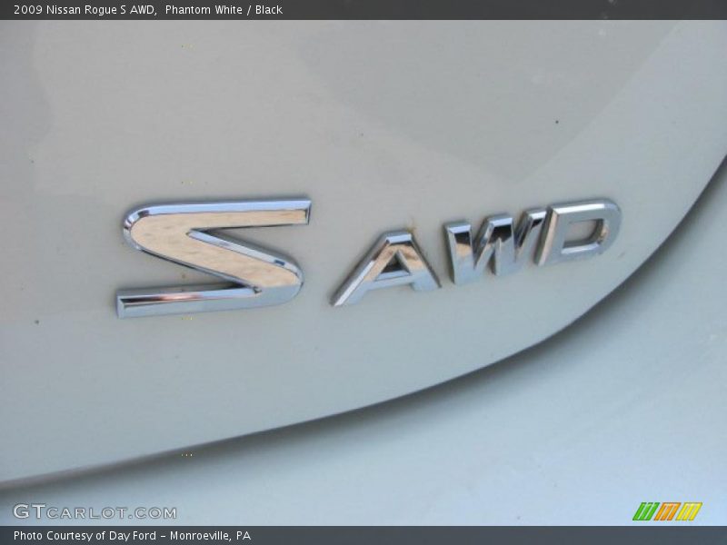 Phantom White / Black 2009 Nissan Rogue S AWD