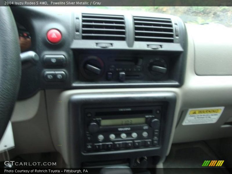 Powellite Silver Metallic / Gray 2004 Isuzu Rodeo S 4WD