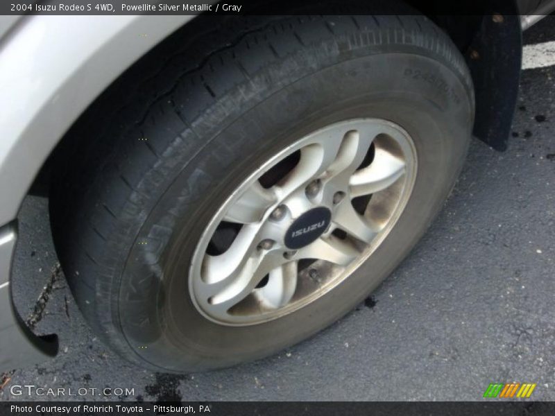 Powellite Silver Metallic / Gray 2004 Isuzu Rodeo S 4WD