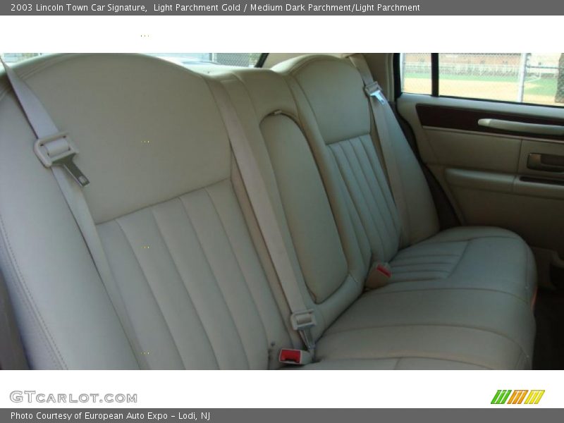 Light Parchment Gold / Medium Dark Parchment/Light Parchment 2003 Lincoln Town Car Signature