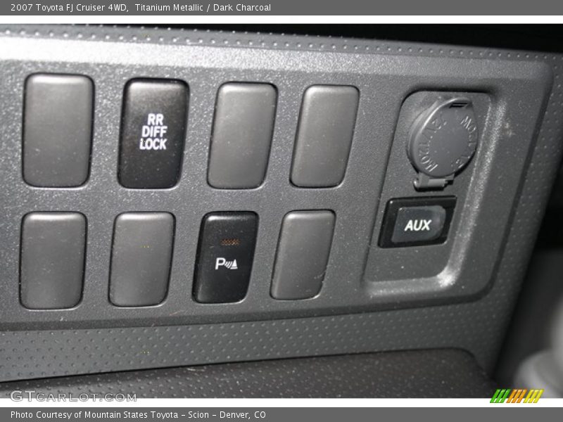 Titanium Metallic / Dark Charcoal 2007 Toyota FJ Cruiser 4WD