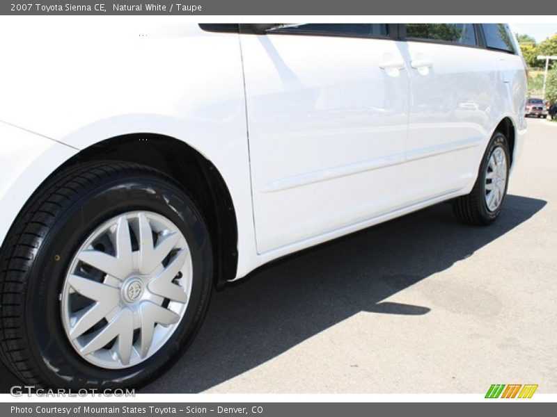 Natural White / Taupe 2007 Toyota Sienna CE