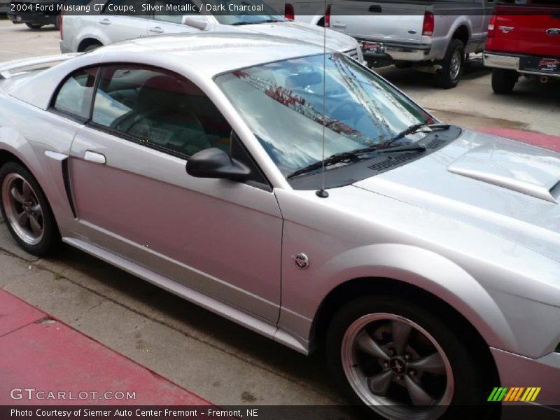 Silver Metallic / Dark Charcoal 2004 Ford Mustang GT Coupe