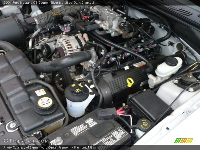 Silver Metallic / Dark Charcoal 2004 Ford Mustang GT Coupe
