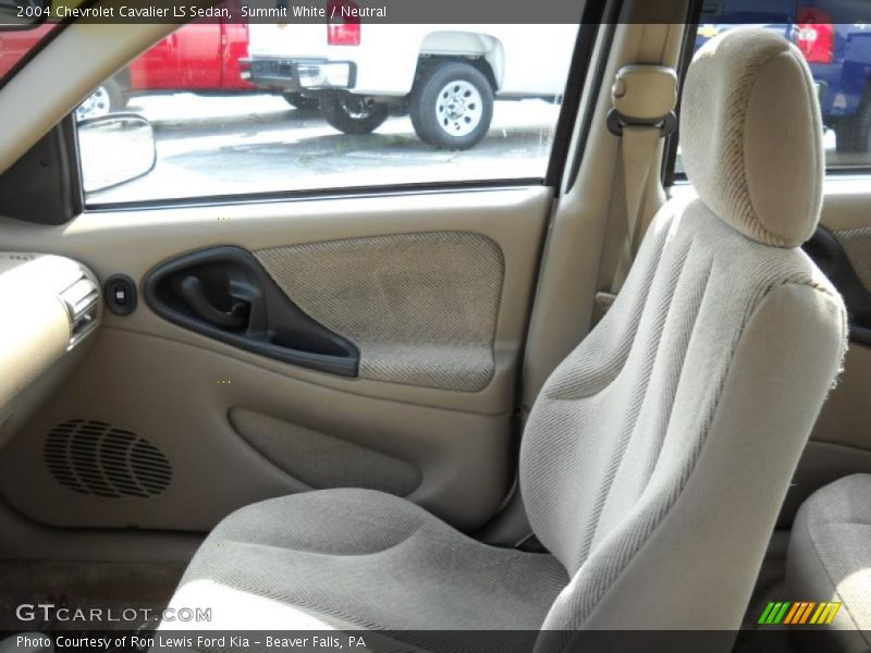 Summit White / Neutral 2004 Chevrolet Cavalier LS Sedan