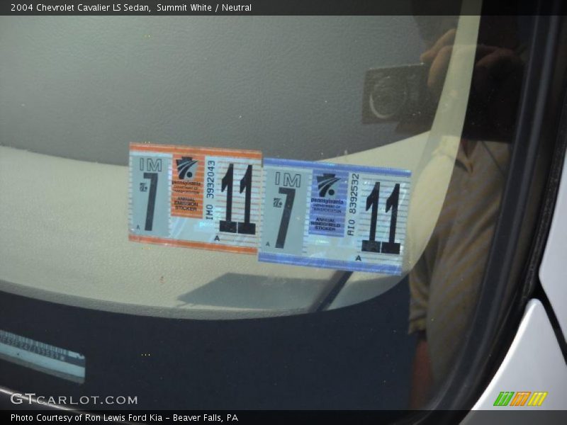 Summit White / Neutral 2004 Chevrolet Cavalier LS Sedan