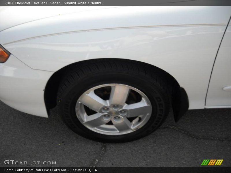 Summit White / Neutral 2004 Chevrolet Cavalier LS Sedan