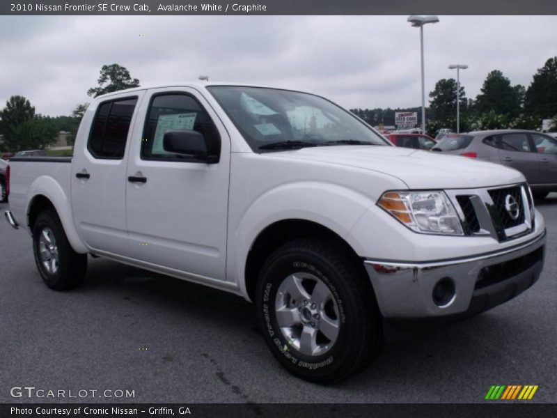 Avalanche White / Graphite 2010 Nissan Frontier SE Crew Cab