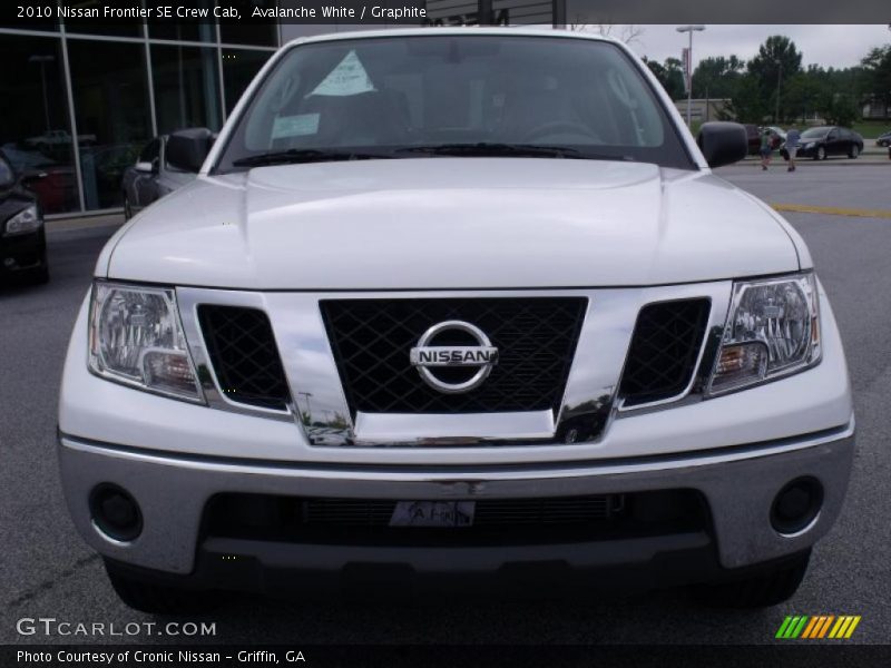 Avalanche White / Graphite 2010 Nissan Frontier SE Crew Cab