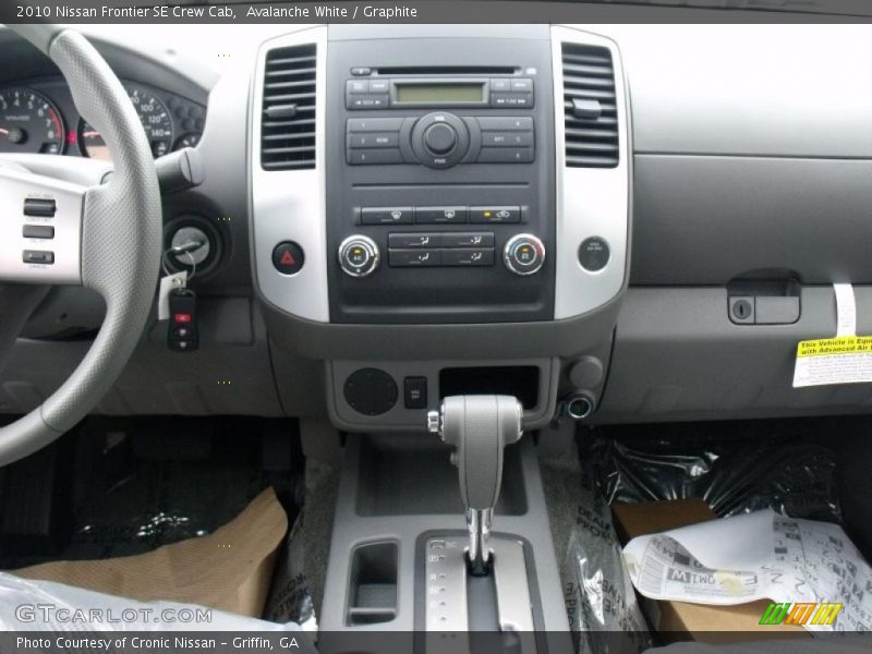 Avalanche White / Graphite 2010 Nissan Frontier SE Crew Cab