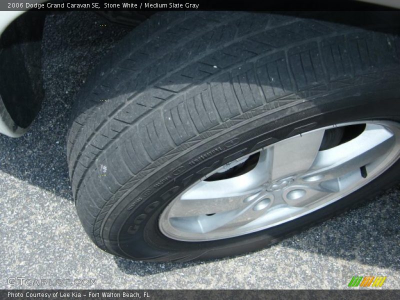 Stone White / Medium Slate Gray 2006 Dodge Grand Caravan SE