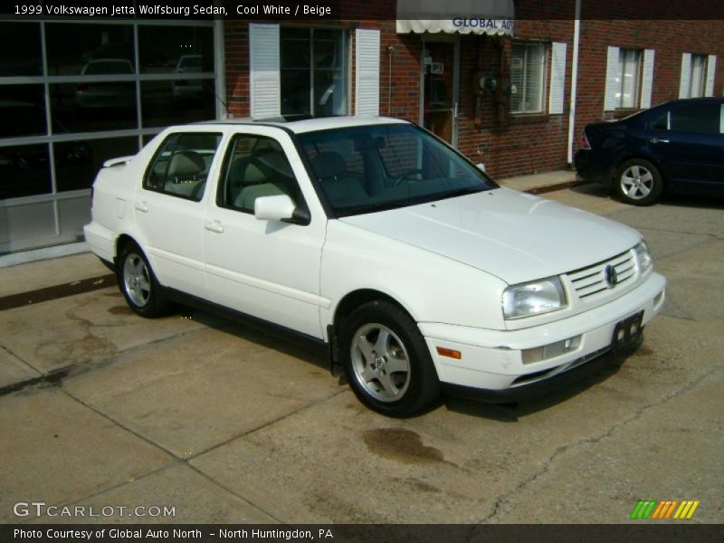 Cool White / Beige 1999 Volkswagen Jetta Wolfsburg Sedan