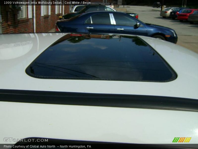 Cool White / Beige 1999 Volkswagen Jetta Wolfsburg Sedan