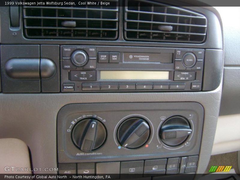 Cool White / Beige 1999 Volkswagen Jetta Wolfsburg Sedan