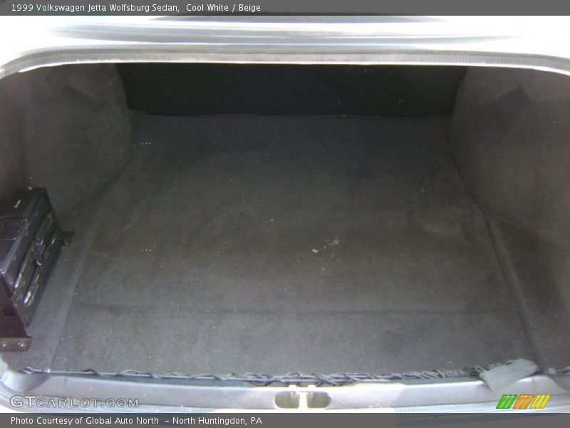Cool White / Beige 1999 Volkswagen Jetta Wolfsburg Sedan