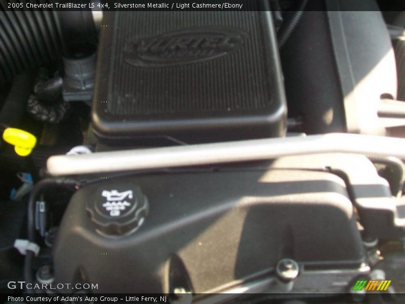 Silverstone Metallic / Light Cashmere/Ebony 2005 Chevrolet TrailBlazer LS 4x4