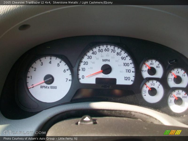Silverstone Metallic / Light Cashmere/Ebony 2005 Chevrolet TrailBlazer LS 4x4