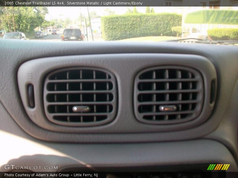 Silverstone Metallic / Light Cashmere/Ebony 2005 Chevrolet TrailBlazer LS 4x4
