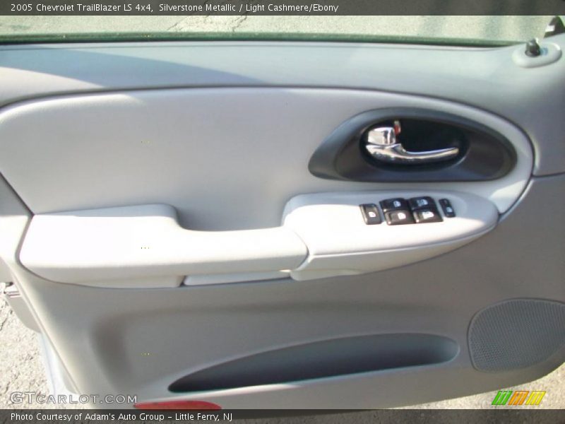 Silverstone Metallic / Light Cashmere/Ebony 2005 Chevrolet TrailBlazer LS 4x4