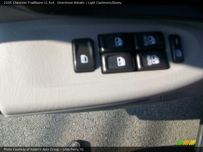 Silverstone Metallic / Light Cashmere/Ebony 2005 Chevrolet TrailBlazer LS 4x4