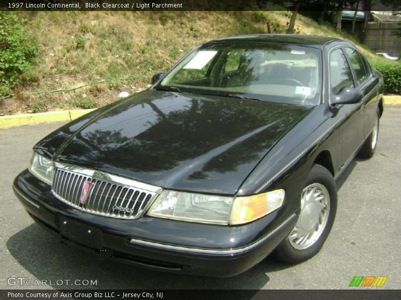 Black Clearcoat / Light Parchment 1997 Lincoln Continental