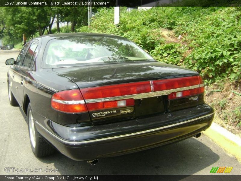 Black Clearcoat / Light Parchment 1997 Lincoln Continental