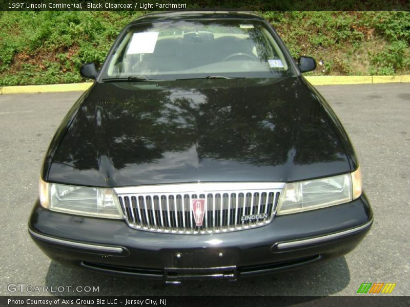 Black Clearcoat / Light Parchment 1997 Lincoln Continental