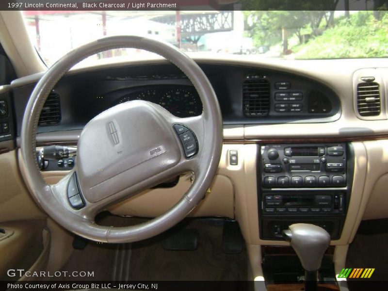 Black Clearcoat / Light Parchment 1997 Lincoln Continental
