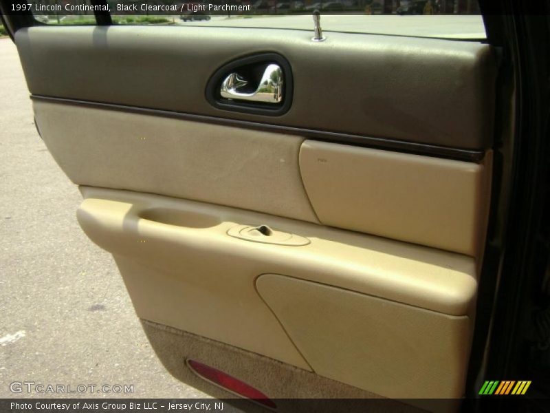 Black Clearcoat / Light Parchment 1997 Lincoln Continental