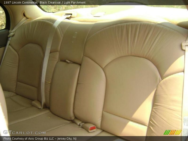 Black Clearcoat / Light Parchment 1997 Lincoln Continental