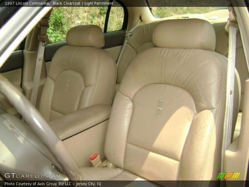 Black Clearcoat / Light Parchment 1997 Lincoln Continental