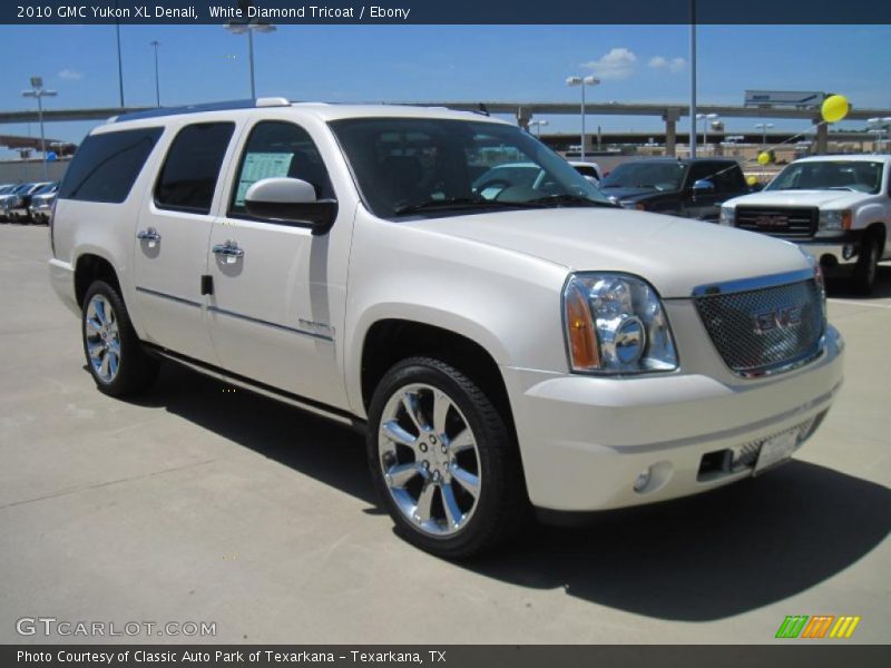 White Diamond Tricoat / Ebony 2010 GMC Yukon XL Denali