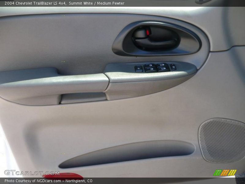 Summit White / Medium Pewter 2004 Chevrolet TrailBlazer LS 4x4