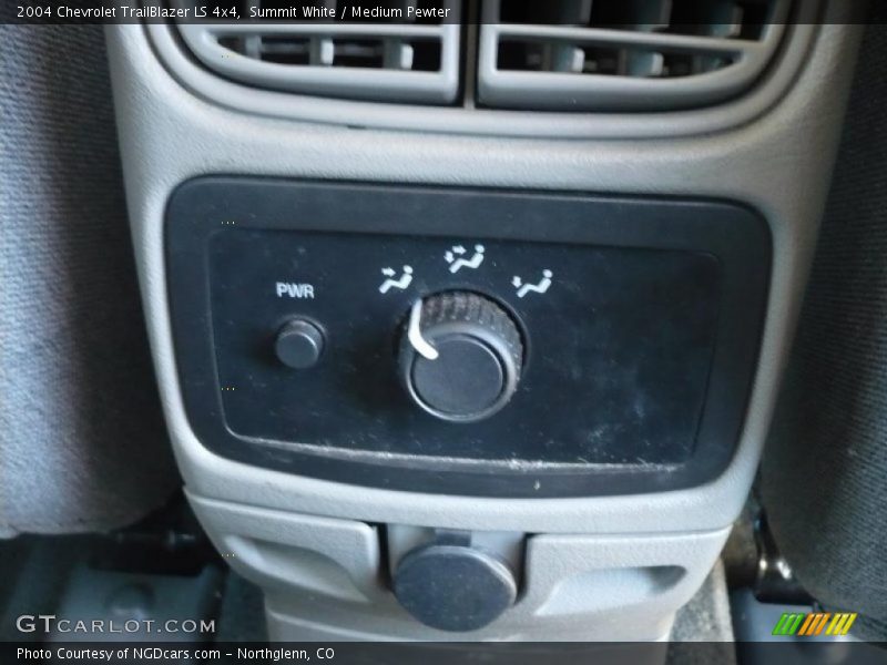 Summit White / Medium Pewter 2004 Chevrolet TrailBlazer LS 4x4