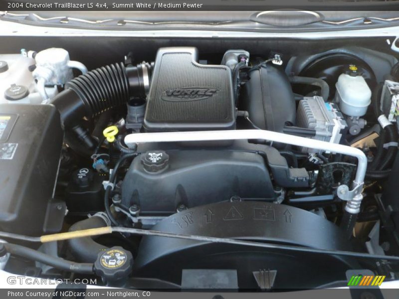 Summit White / Medium Pewter 2004 Chevrolet TrailBlazer LS 4x4