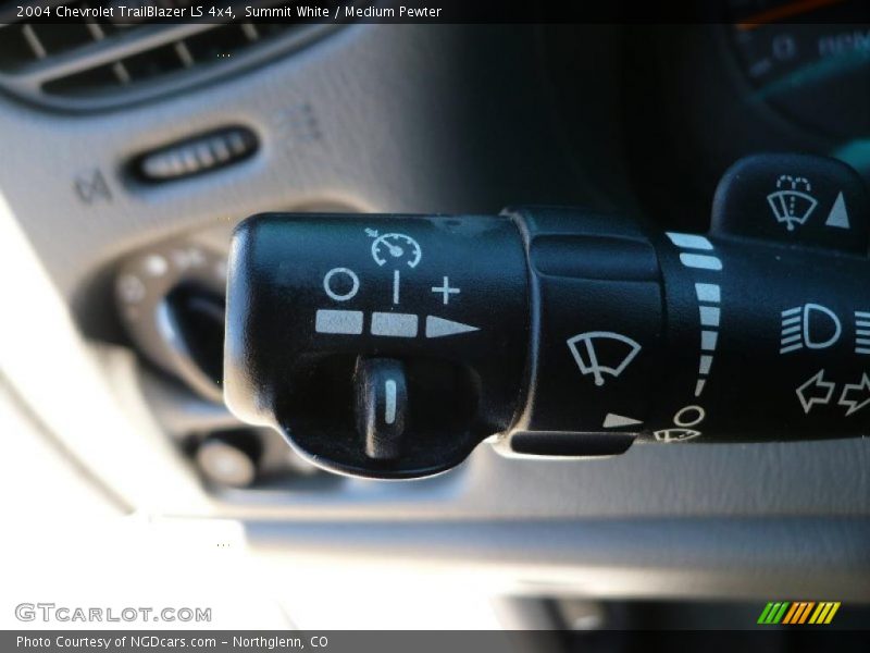 Summit White / Medium Pewter 2004 Chevrolet TrailBlazer LS 4x4